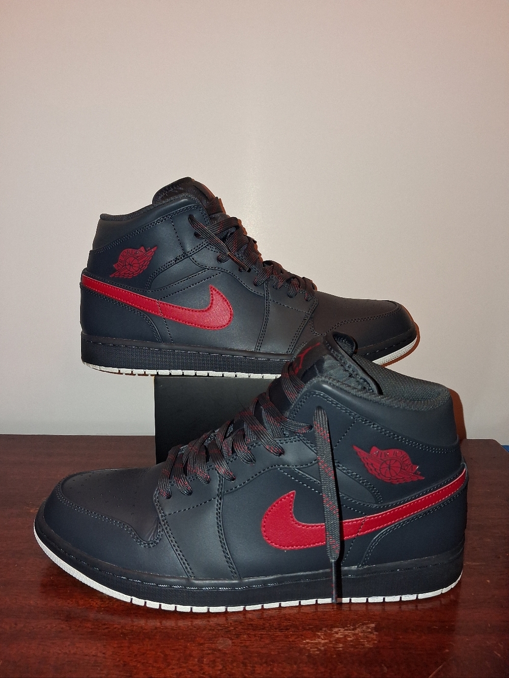 SIZE 11.5M - AIR JORDAN 1 MID , ANTHRACITE/ GYM RED. PRE-OWNED WITH BOX.